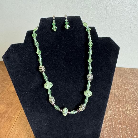 Artisan Handmade‎ Green & brown Swirl Glass Bead Necklace & Earring Set - Picture 1 of 6